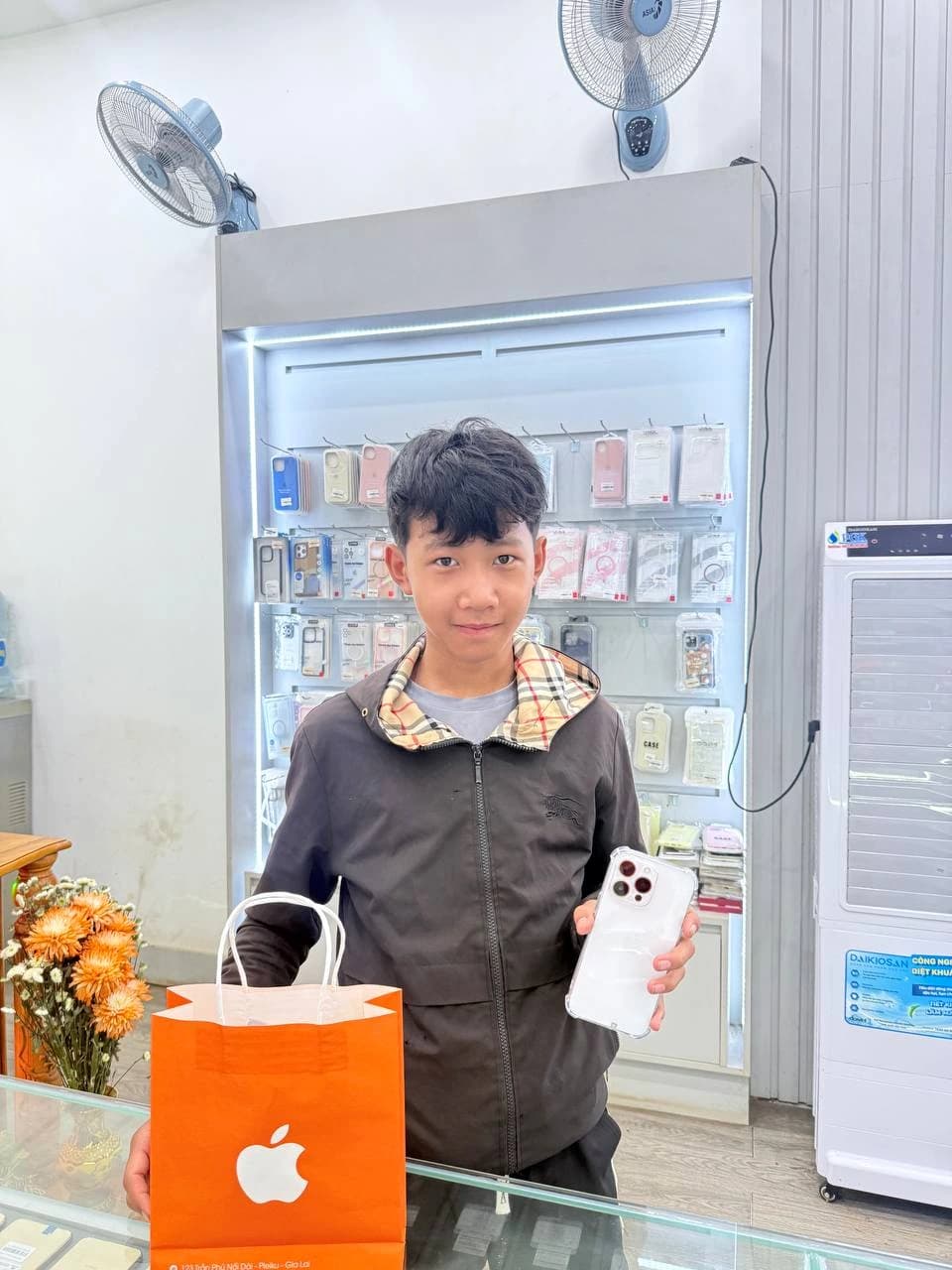 Cảm ơn bạn trẻ đã tin tưởng lựa chọn iPhone 15 Pro Max tại Apple 123 Pleiku. Chúc bạn có những trải nghiệm thật ưng ý! ✨