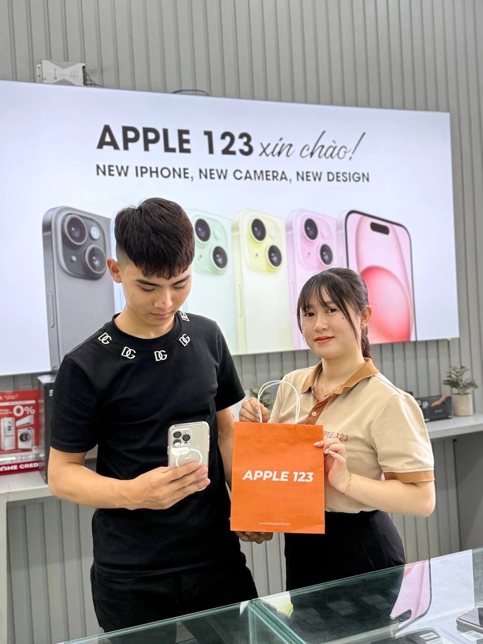 Cảm ơn anh khách đã tin chọn iPhone 15 Pro tại Shop Apple 123 – chúc anh trải nghiệm thật tuyệt vời!