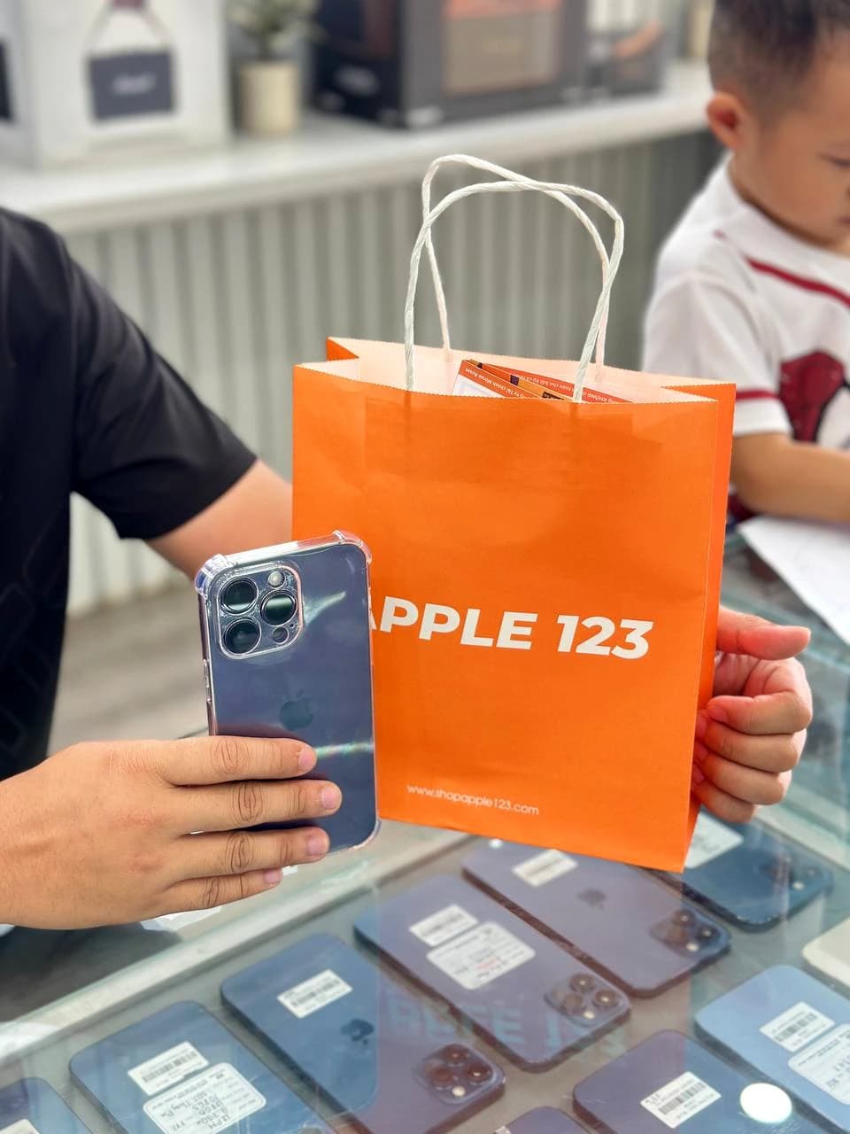 Cảm ơn quý khách đã tin chọn iPhone 15 Pro tại Shop Apple 123 Pleiku. Chúc bạn trải nghiệm thật tuyệt vời!